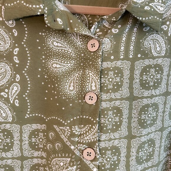 RACHEL Rachel Roy Sage Green Bandana Print Button Down Shirt - Size Medium - Picture 6 of 7